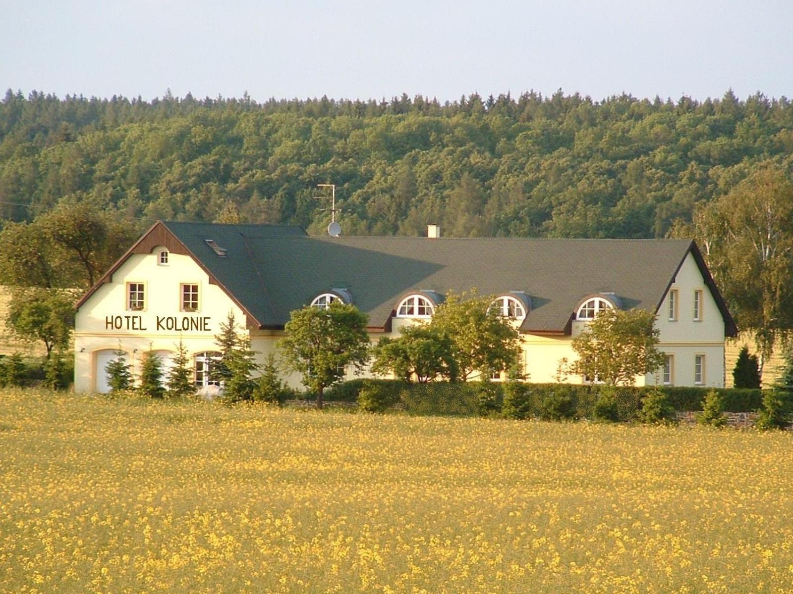Hotel Kolonie Křivoklát Kültér fotó