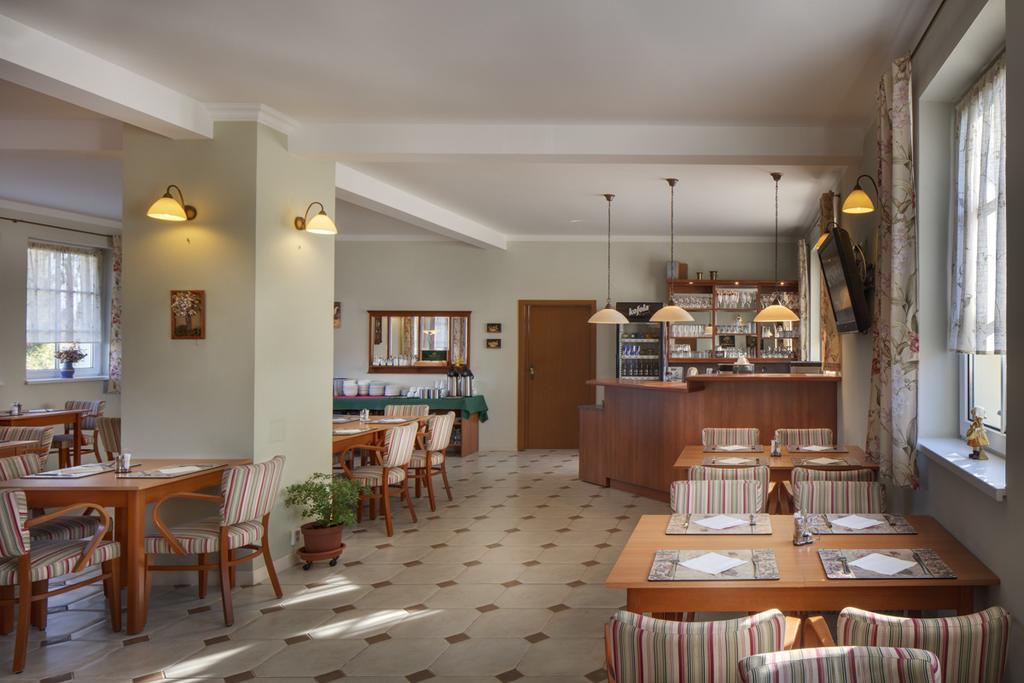 Hotel Kolonie Křivoklát Kültér fotó