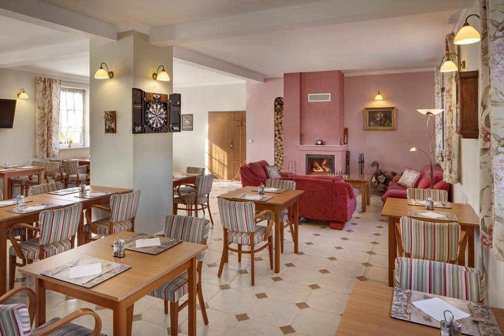 Hotel Kolonie Křivoklát Kültér fotó