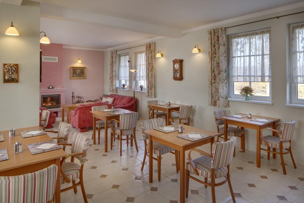 Hotel Kolonie Křivoklát Kültér fotó